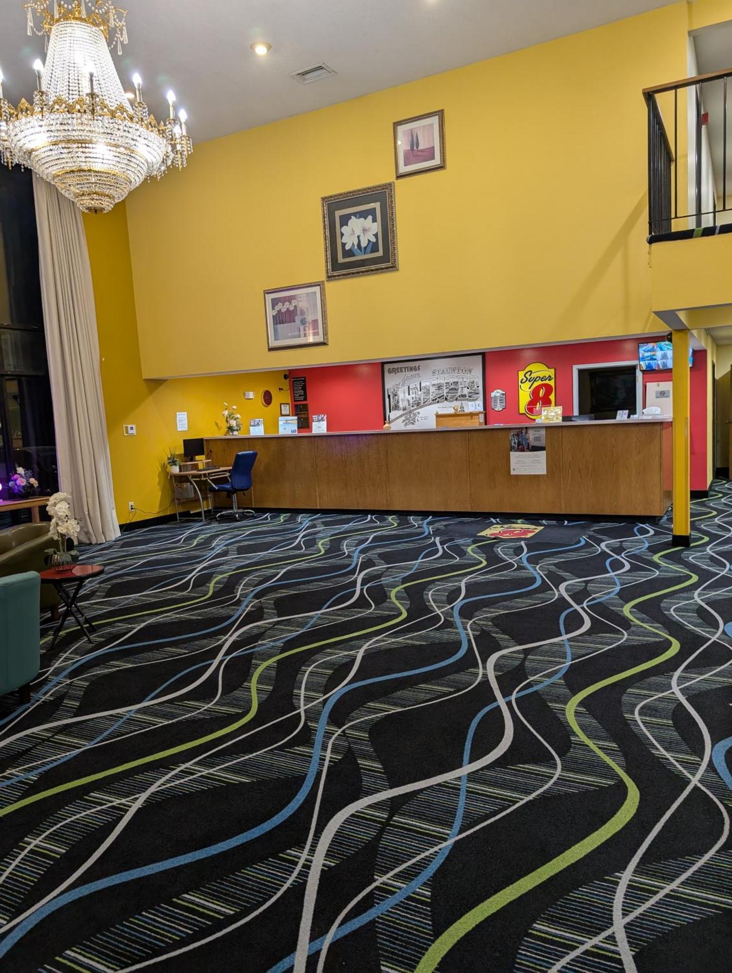 Super 8 By Wyndham Staunton Hotel Buitenkant foto